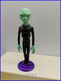 Retro Alien 1990s vintage space Roswell Area 51 classic 11 figure set